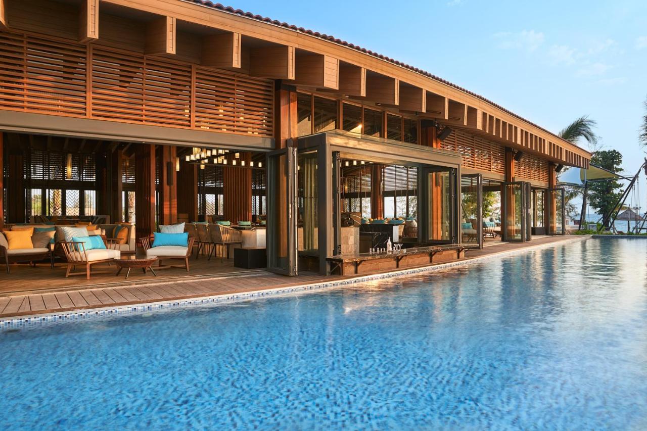 Moevenpick Villas & Residences Дуонг-Донг Экстерьер фото The Beach Club